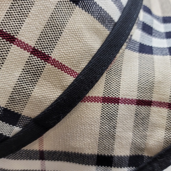 💋Burberry ONE OF A KIND Super Cute Bonnet Hat - Picture 6 of 9